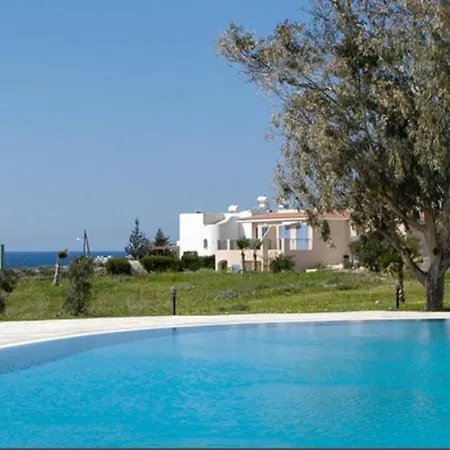 Kings Palace - Spacious 2-bed With Sea Views And Large Patio Apartment
