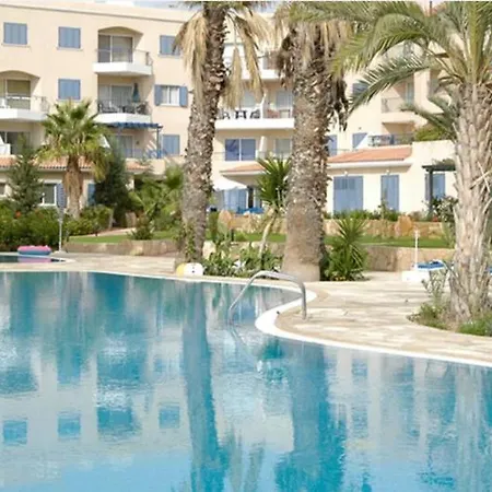 Apartment Kings Palace - Spacious 2-bed With Sea Views And Large Patio Paphos