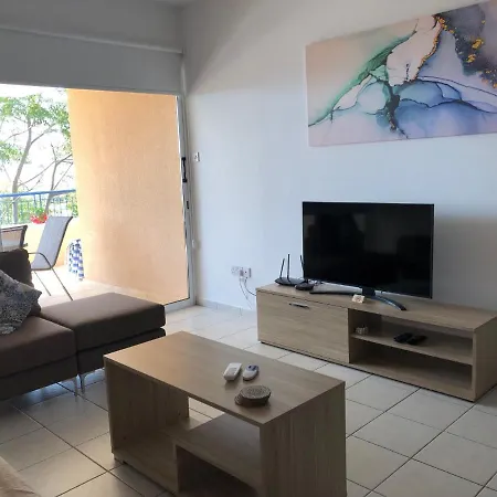Kings Palace - Spacious 2-bed With Sea Views And Large Patio Apartment Paphos